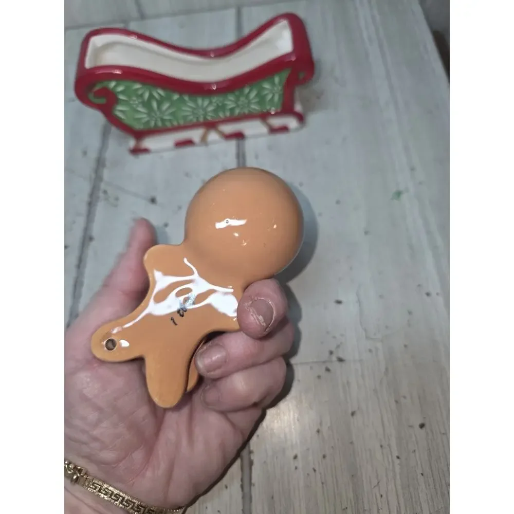TEMP-TATIONS Gingerbread Measuring Spoons & Sleigh Hand Painted Ceramic Set New